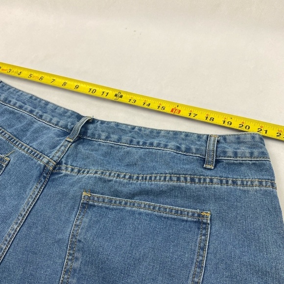 NWOT SHEIN embroidered jean shorts - Picture 8 of 12